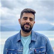 Soy traductor e intérprete (DE-EN-ES) y además también puedo dar clases de refuerzo/aprendizaje de inglés, alemán, español